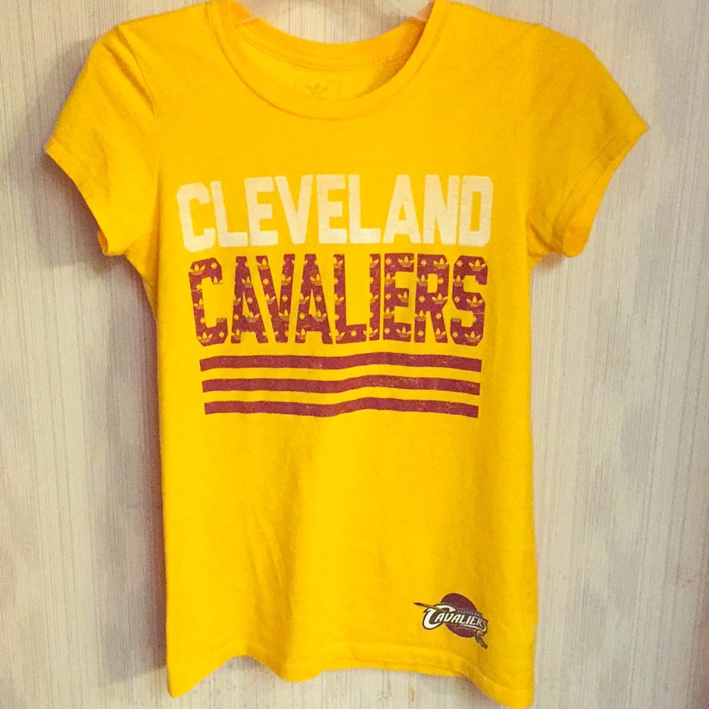 Women’s Addidas Cavs tee